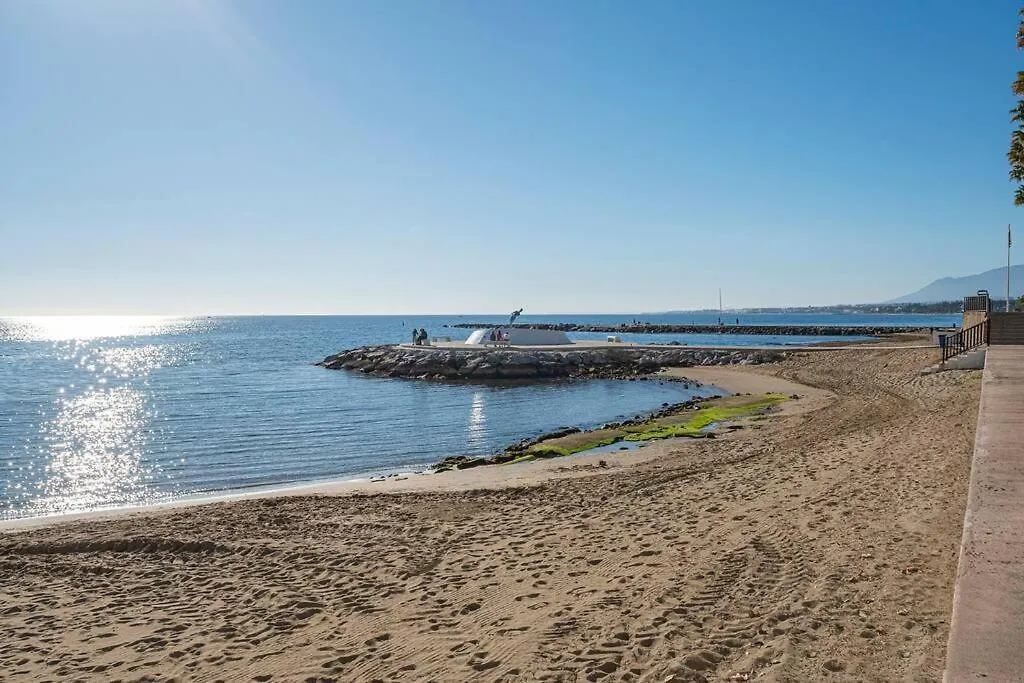Apartment Oceanfront Retreat: Your Serene Oasis By The Sea! Marbella