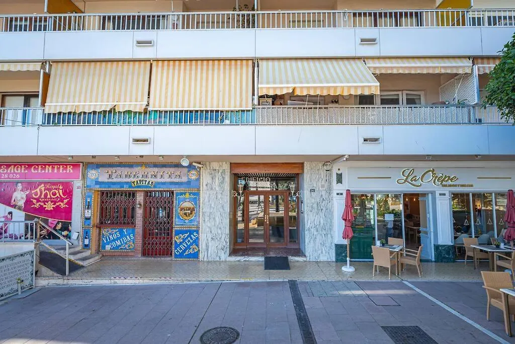 Apartment Oceanfront Retreat: Your Serene Oasis By The Sea! Marbella