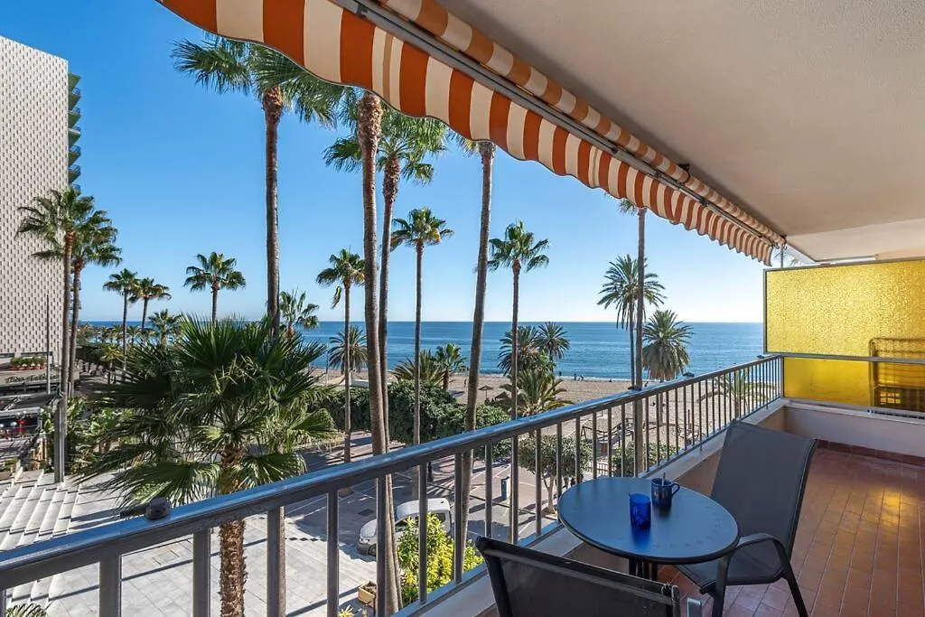 Apartment Oceanfront Retreat: Your Serene Oasis By The Sea! Marbella